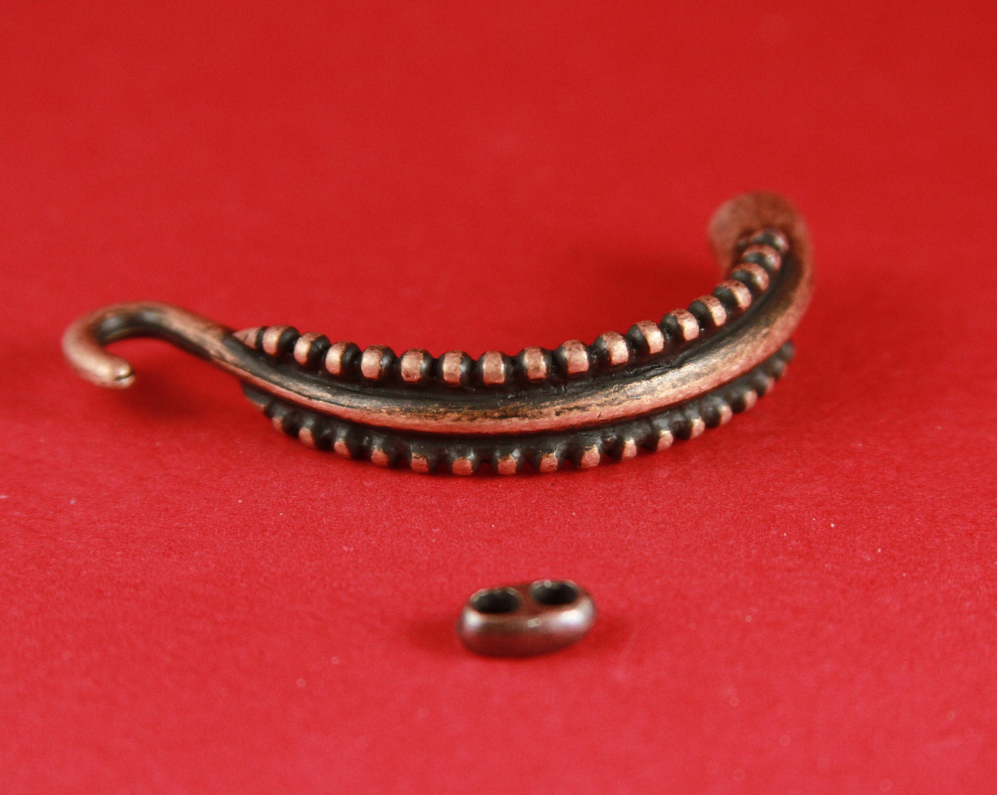 B0004>>MADE IN EUROPE zamak half bracelet with separator, half cuff, hook clasp for leather cord (6769C) Qty 1set