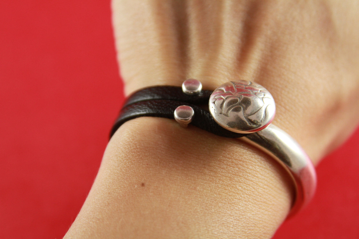 B0020>>MADE in EUROPE zamak button half bracelet+ finding, zamak engraved button  half bracelet,  Qty 1set