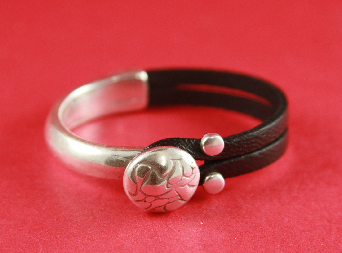 B0020>>MADE in EUROPE zamak button half bracelet+ finding, zamak engraved button  half bracelet,  Qty 1set