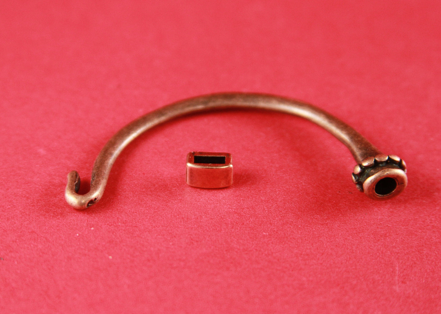 B0013>>MADE in EUROPE zamak half bracelet, 2mm round cord half bracelet qty 1set
