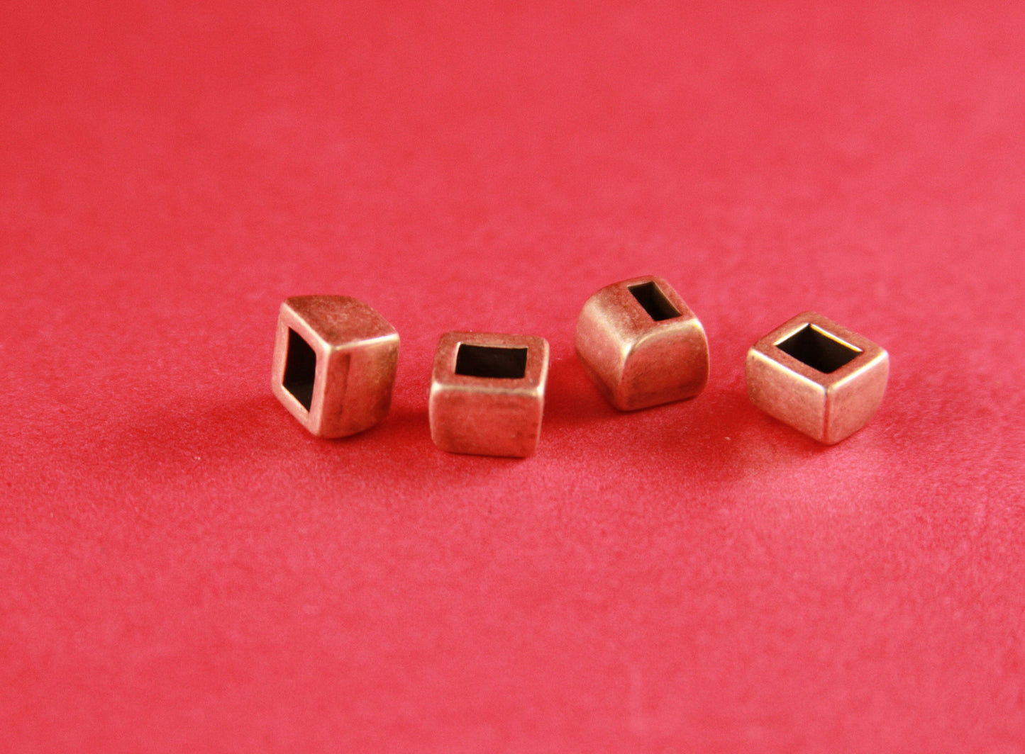 FS0093>>MADE in EUROPE 4 flat cord holders, 5mm flat cord loop maker cord end caps Qty4