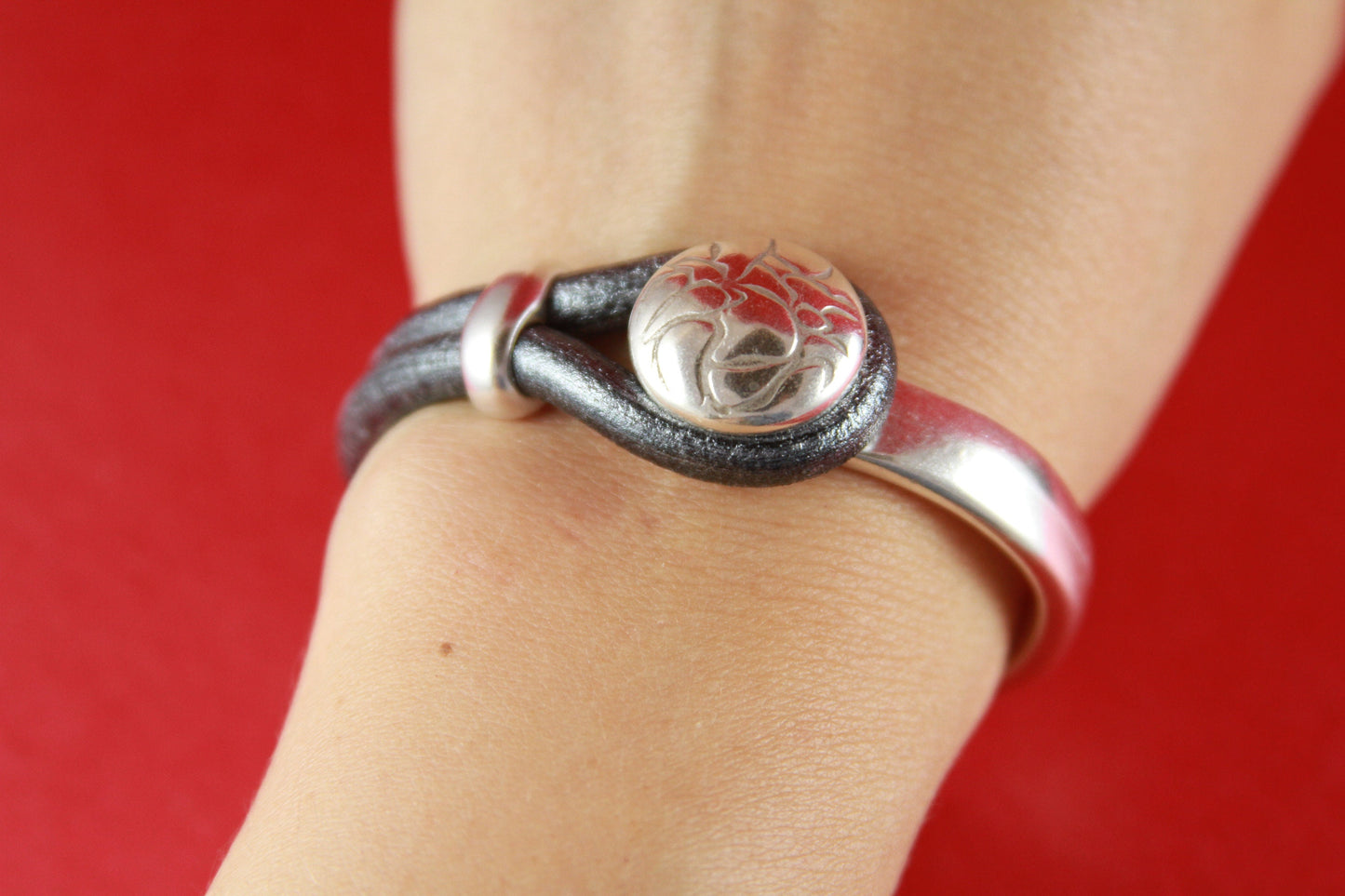 B0008>>MADE in EUROPE zamak engraved button half bracelet+ slider, silver half bracelet, zamak half cuff, metal half bracelet (6804/5) Qty 1
