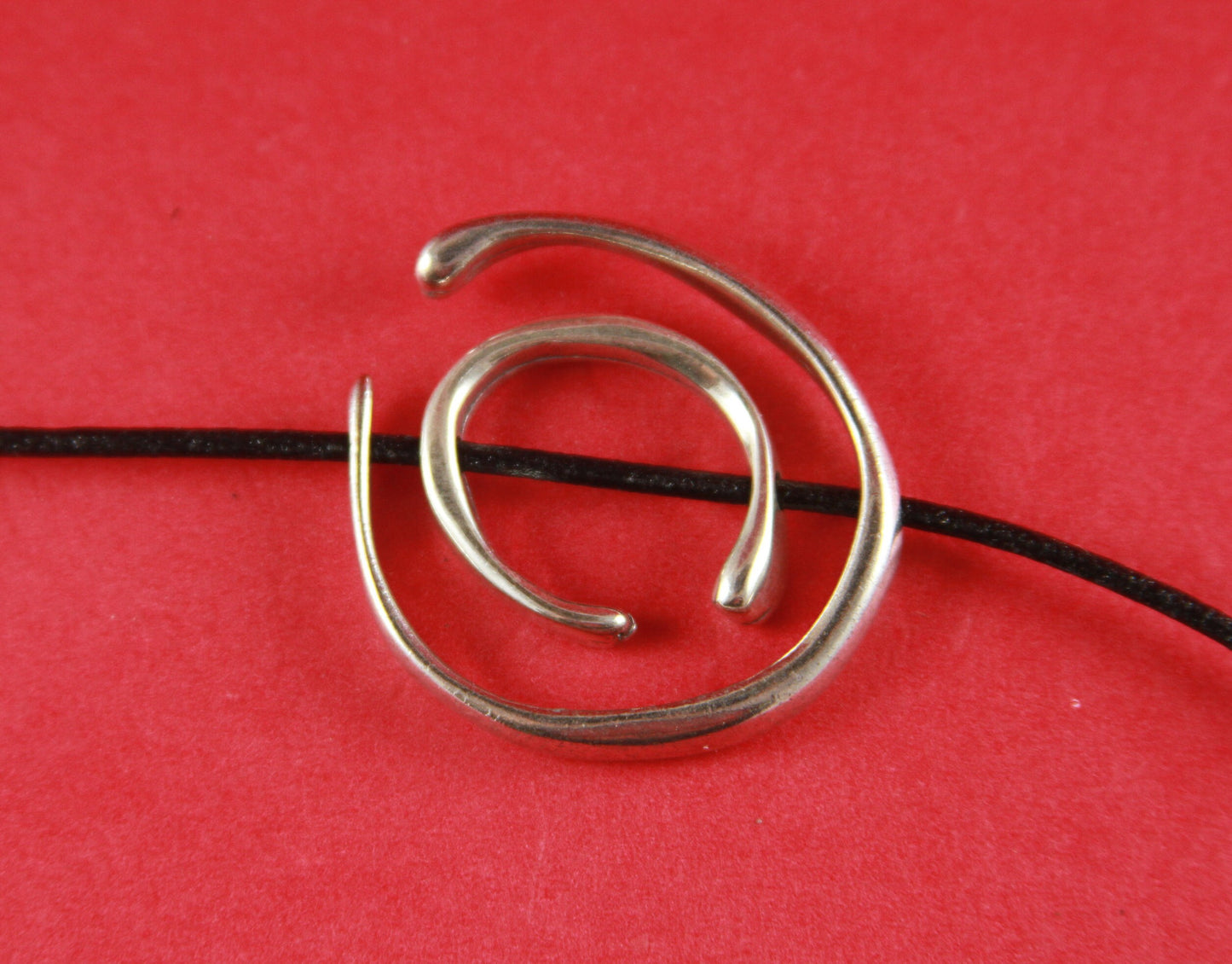 RS0006>>MADE IN EUROPE  2 irregular circle sliders set, zamak circle sliders, 2mm cord sliders, (7285/7323)