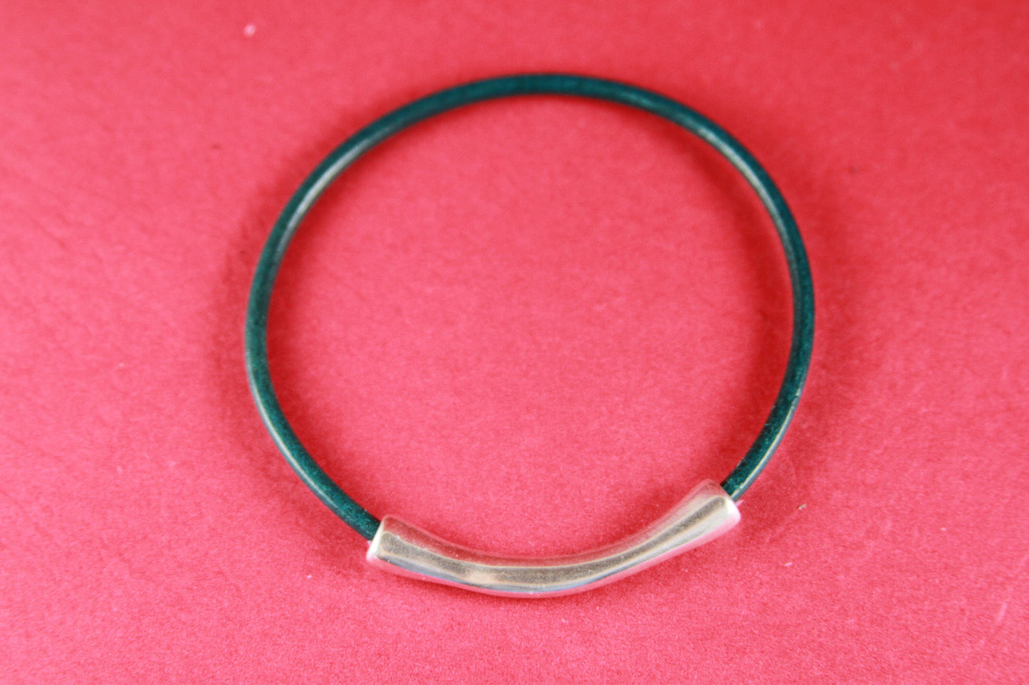 RS0101>>MADE IN EUROPE  zamak connector for 3,5mm cord, hammered zamak tube-connector, 3.5mm leather cord connector( 7338)Qty1