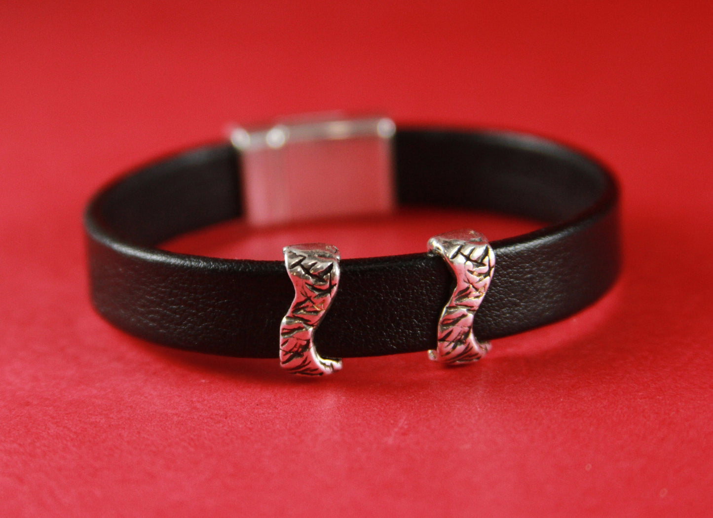 FS0200>> MADE in EUROPE 2 zamak hammered sliders, 10mm flat cord slider, 10mm leather cord slider, zamak sliders Qty2
