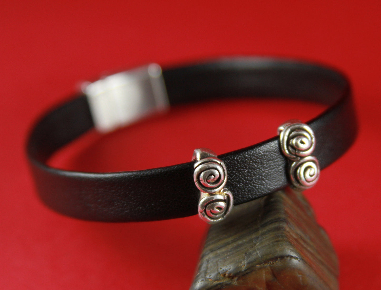 FS0265>>MADE in EUROPE 2 zamak flat cord sliders, 10mm flat cord swirl slider, 10mm leather cord  sliders, zamak spiral sliders Qty2