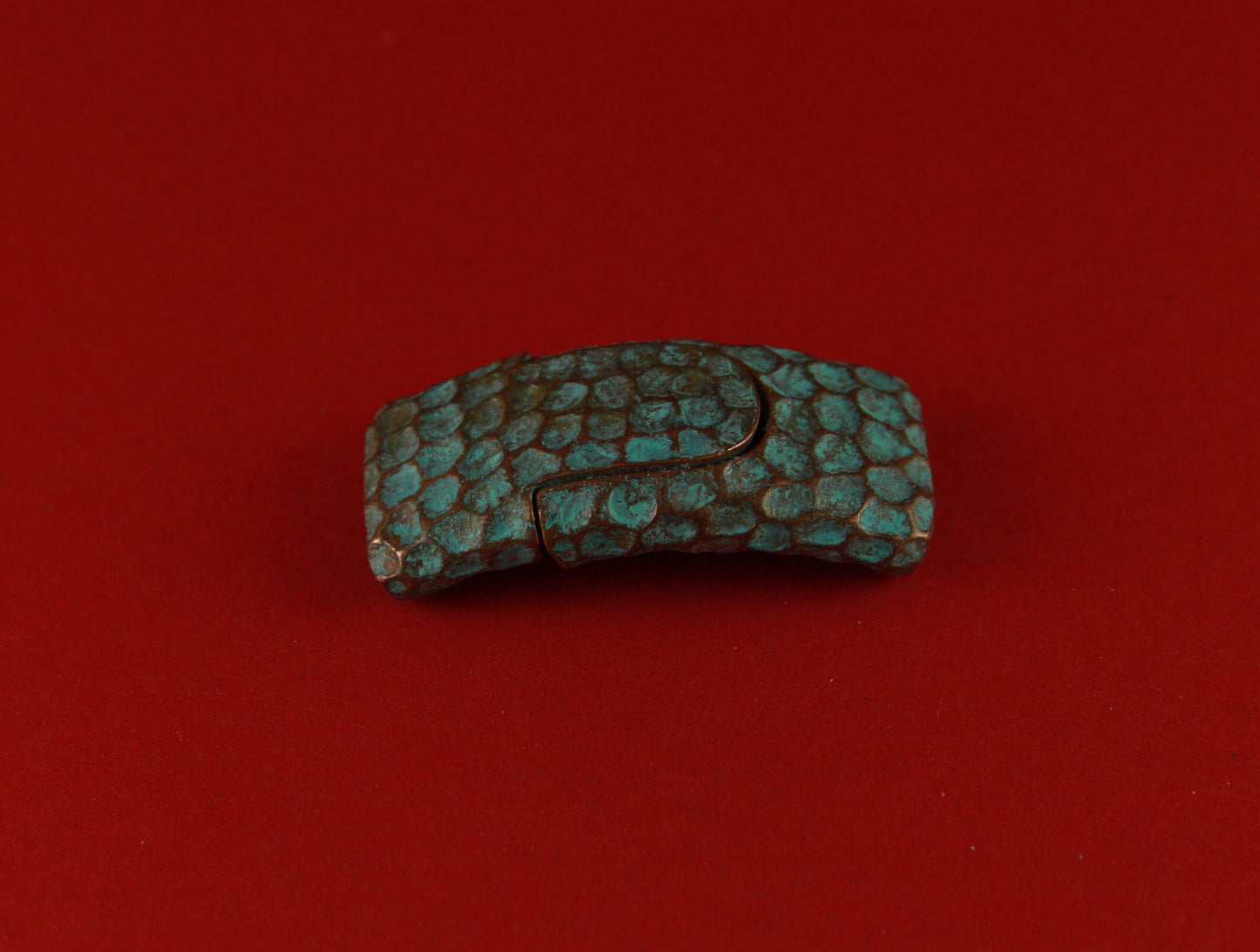 FC0191>> MADE IN EUROPE zamak magnetic clasp, flat cord clasp, 10mm hammered clasp, strong clasp,  (XM6031) qty 1