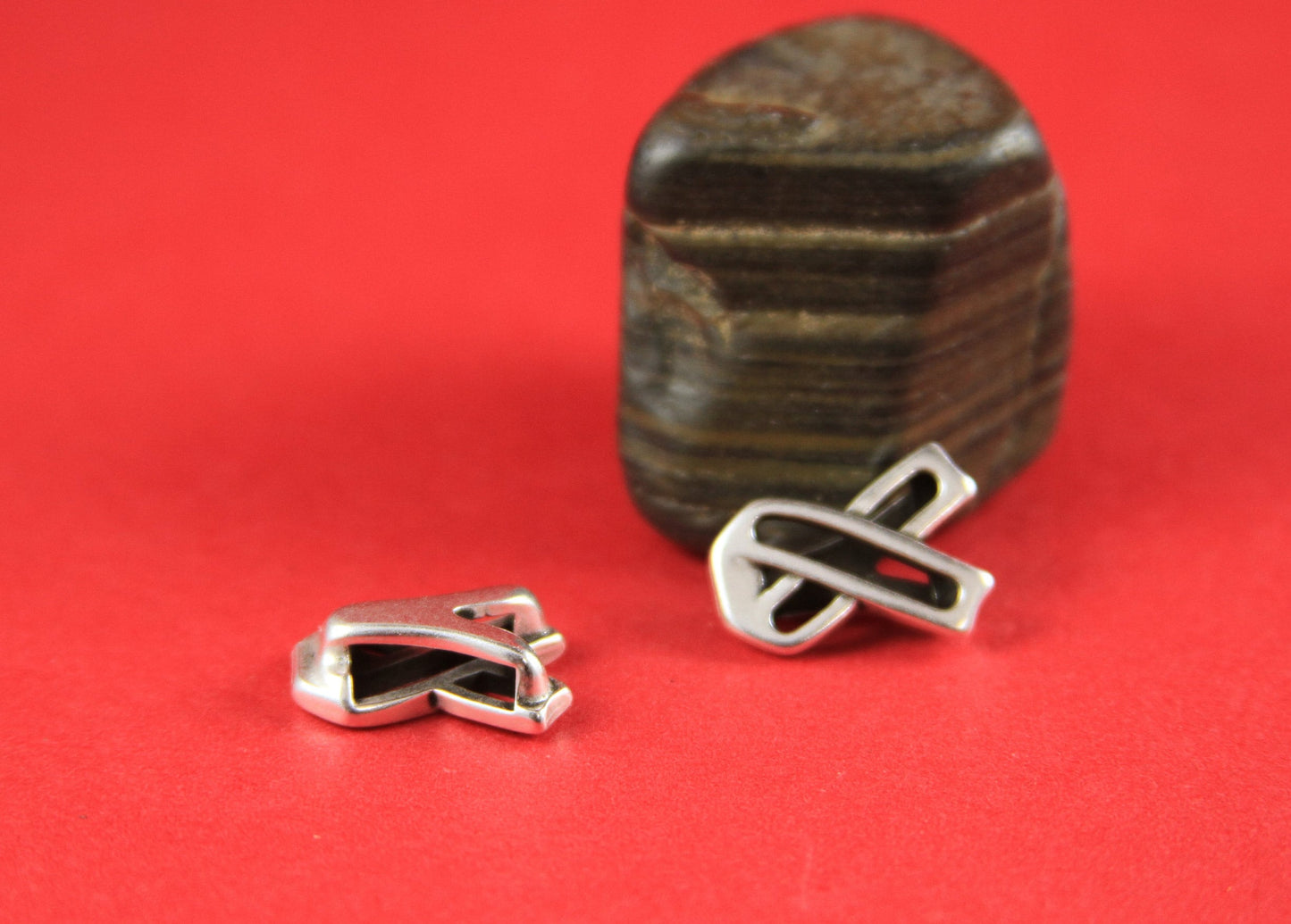 FS0184>>MADE in EUROPE 2 zamak awareness ribbon sliders for 10mm flat cord, 10mm zamak slider, flat leather cord slider, Qty2