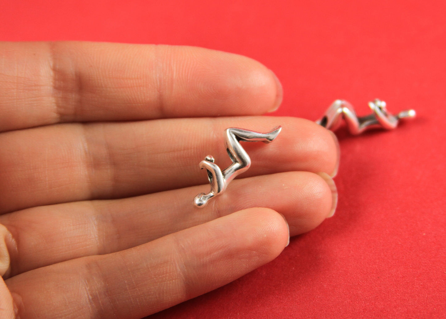 RS0064>> MADE in EUROPE 2 zamak hugging figure sliders, 3mm round cord sliders, round cord climbing figure sliders, Qty2