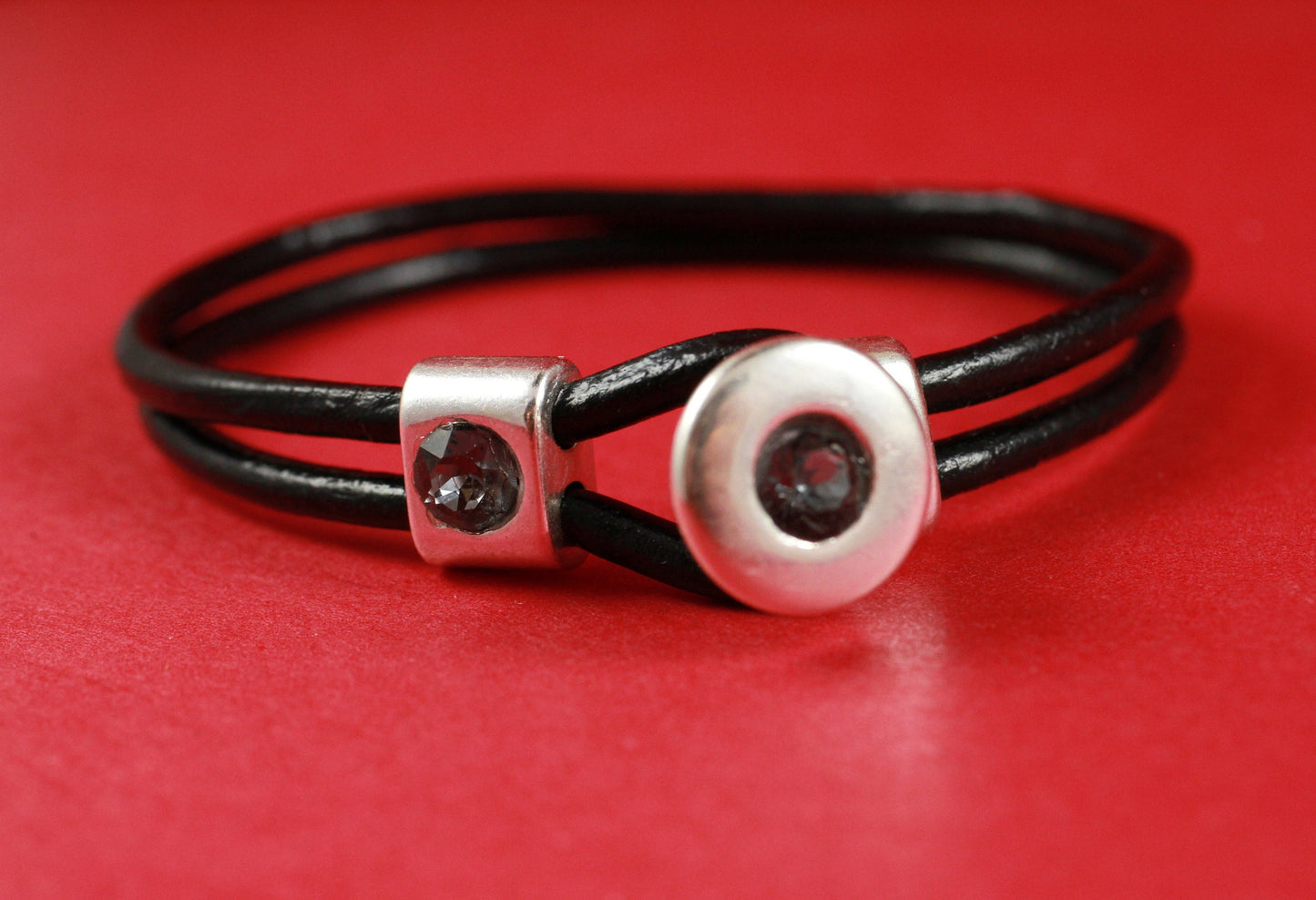 RC0114>>MADE in EUROPE zamak button clasp with Swarovski crystal and separator finding,3mm round cord clasp,double strand clasp(ng2741) Qty1