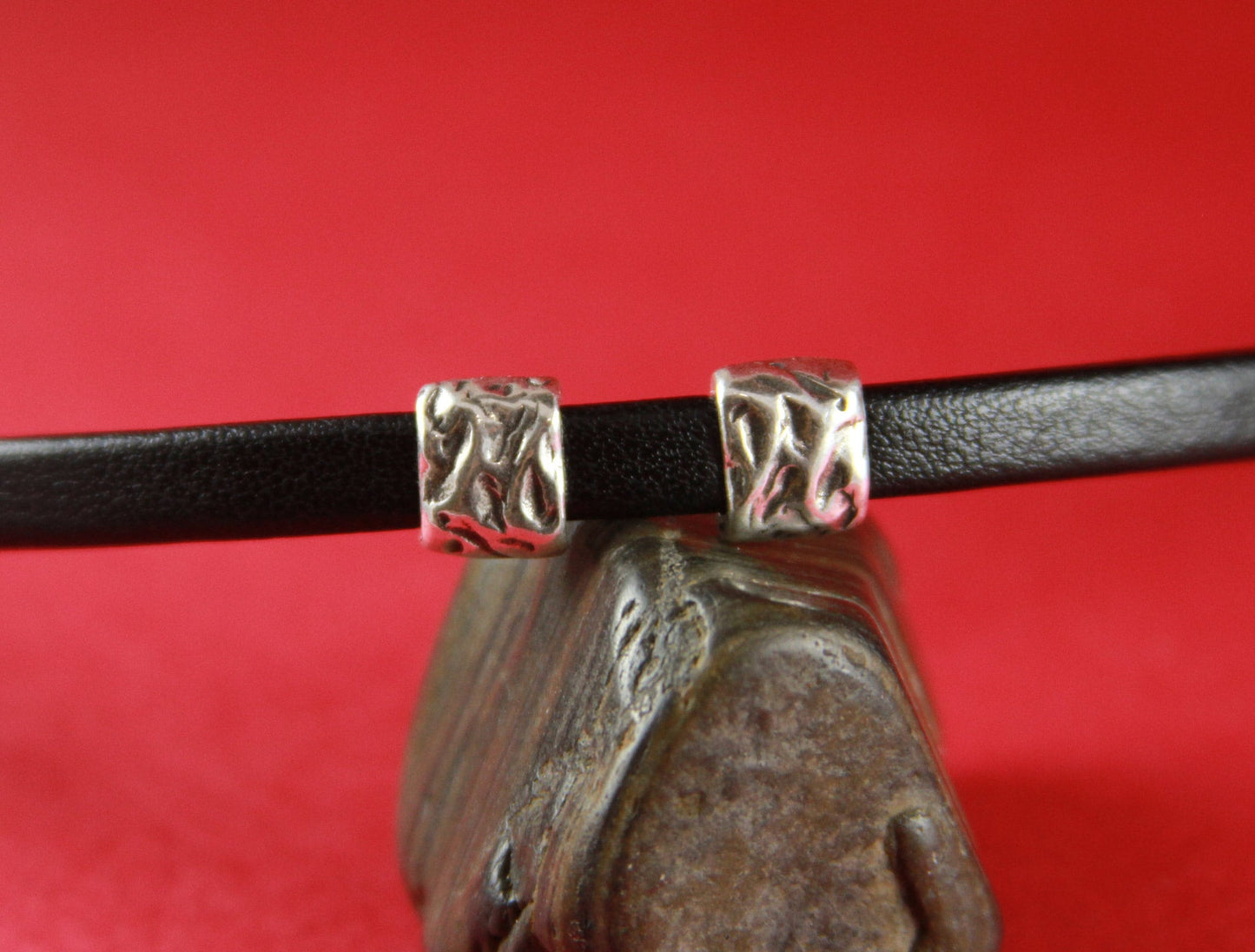 FS0315>>MADE in EUROPE 4 zamak sliders for 6mm cord, flat cord hammered sliders, zamak flat cord slider qty4