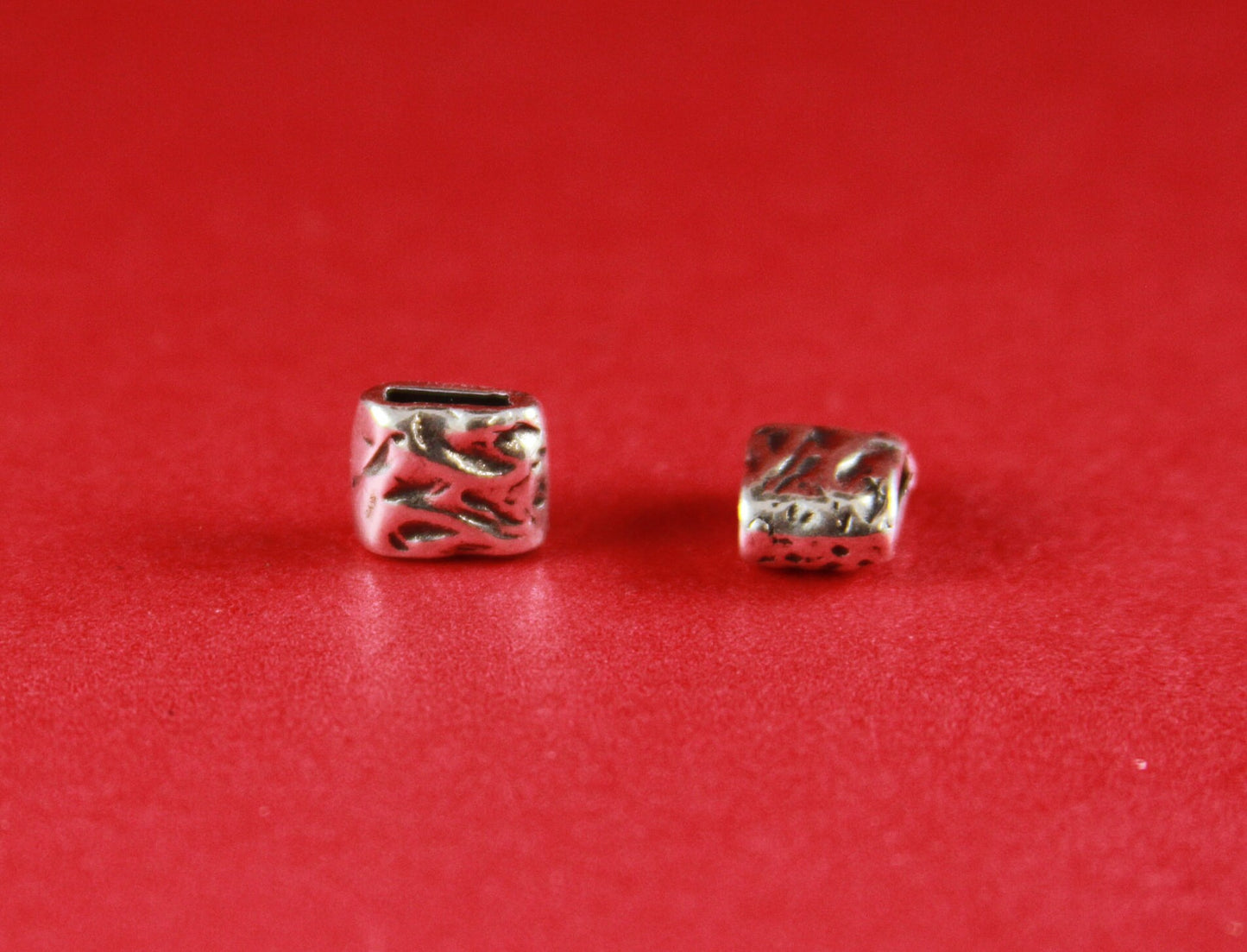 FS0315>>MADE in EUROPE 4 zamak sliders for 6mm cord, flat cord hammered sliders, zamak flat cord slider qty4