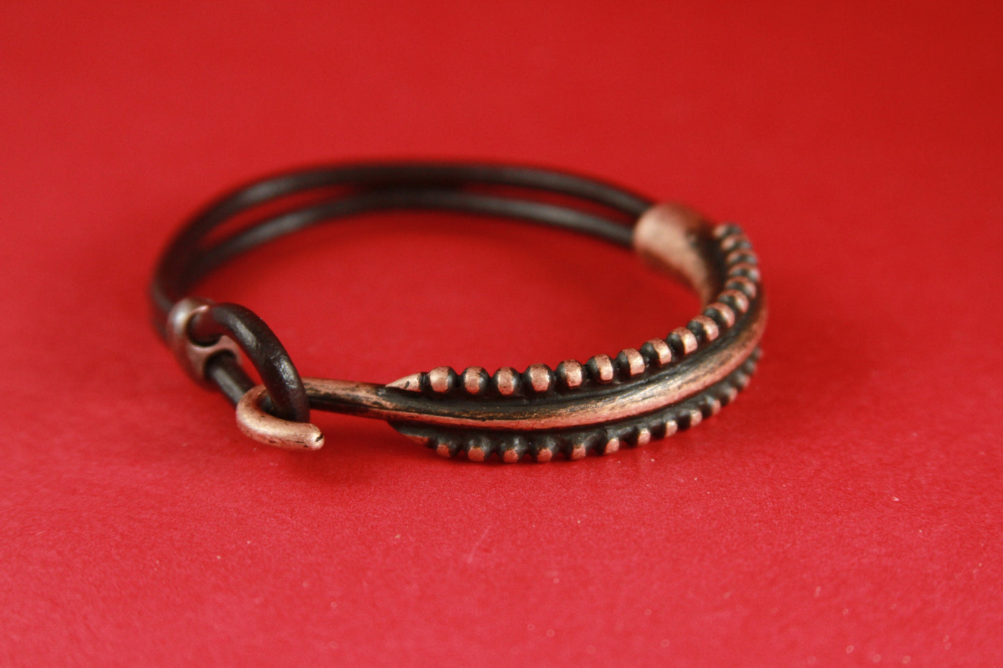 B0004>>MADE IN EUROPE zamak half bracelet with separator, half cuff, hook clasp for leather cord (6769C) Qty 1set