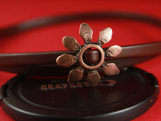 FS0105>>MADE in EUROPE 2 zamak chamomile sliders, zamak flower slider, zamak flower bead (6932C) qty2