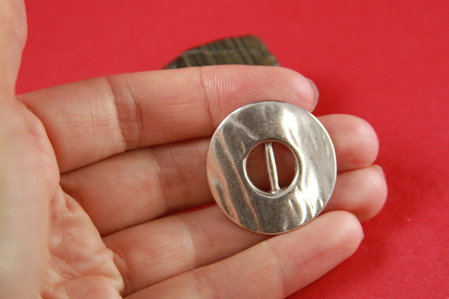 FS0247>>MADE IN EUROPE zamak round slider , hammered circle slider for 10mm flat cord, flat cord zamak slider(7427) Qty1