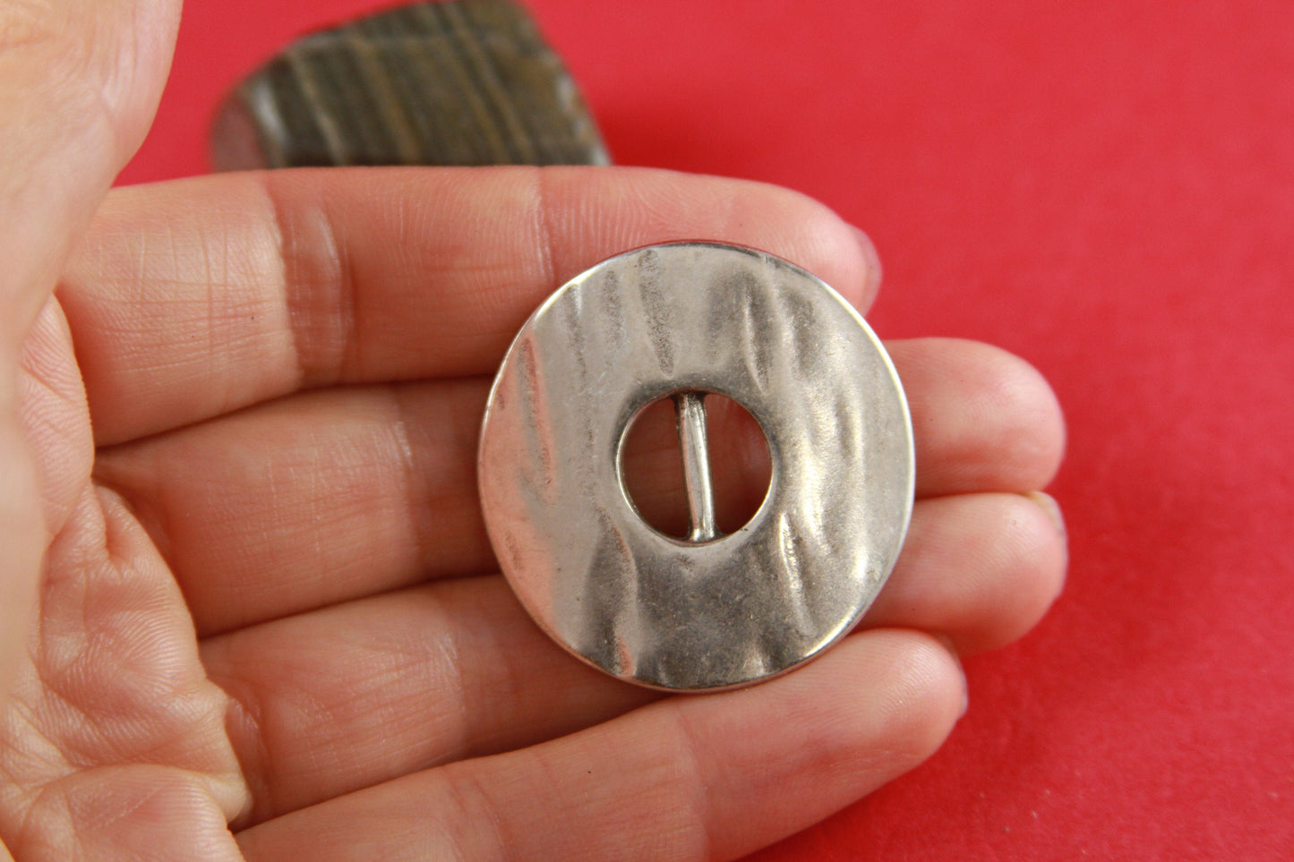 FS0247>>MADE IN EUROPE zamak round slider , hammered circle slider for 10mm flat cord, flat cord zamak slider(7427) Qty1