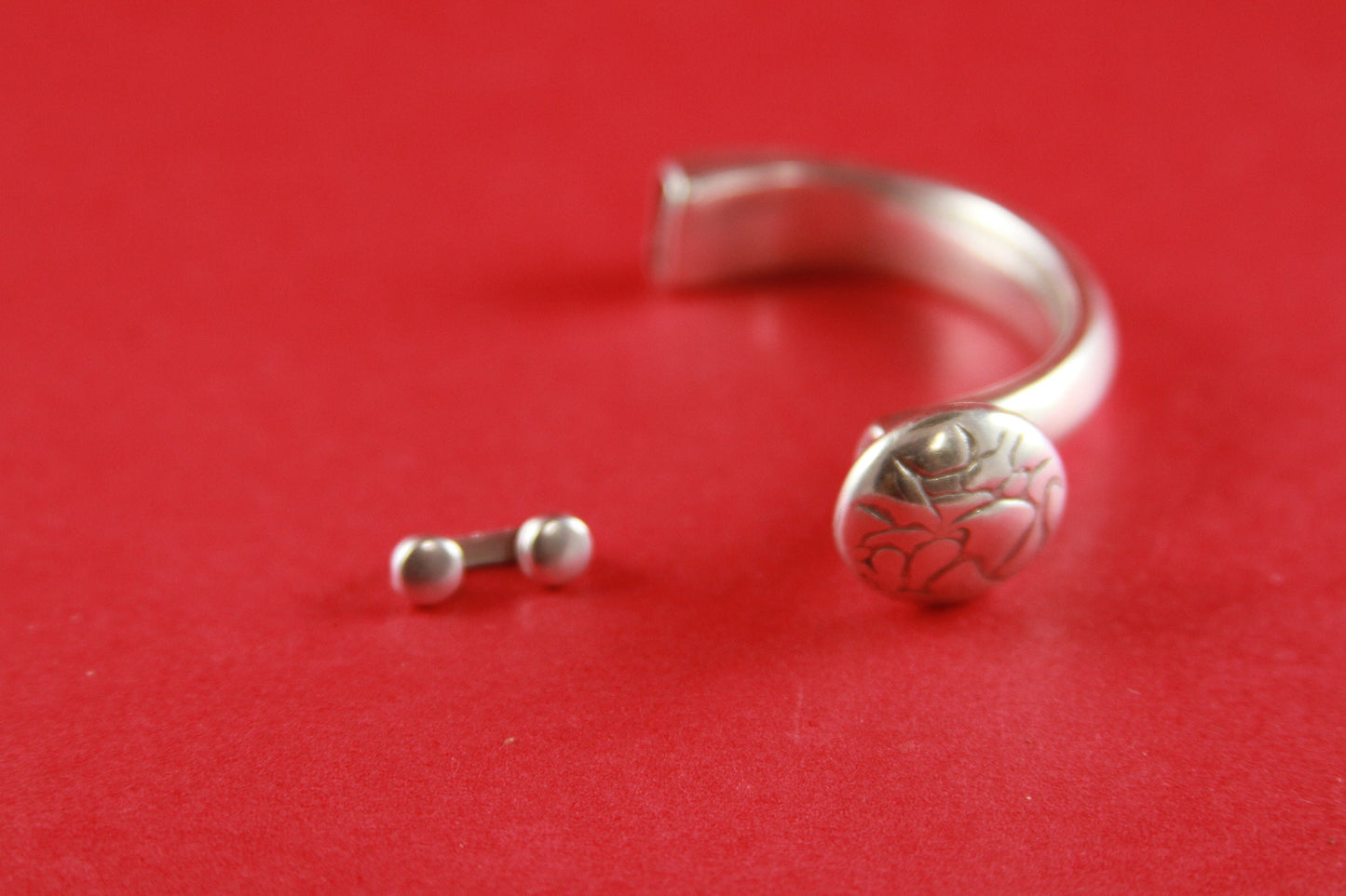 B0020>>MADE in EUROPE zamak button half bracelet+ finding, zamak engraved button  half bracelet,  Qty 1set