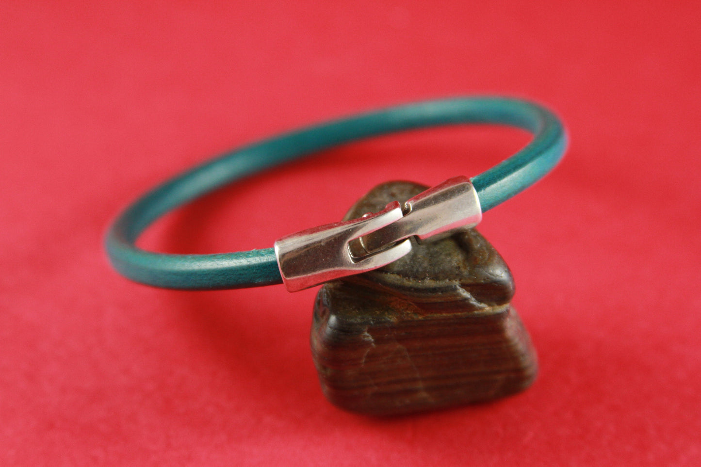 RC0066>>MADE in EUROPE zamak hook clasp, round cord clasp, 5mm cord clasp, bracelet zamak hook, zamak toggle clasp (6247) Qty1