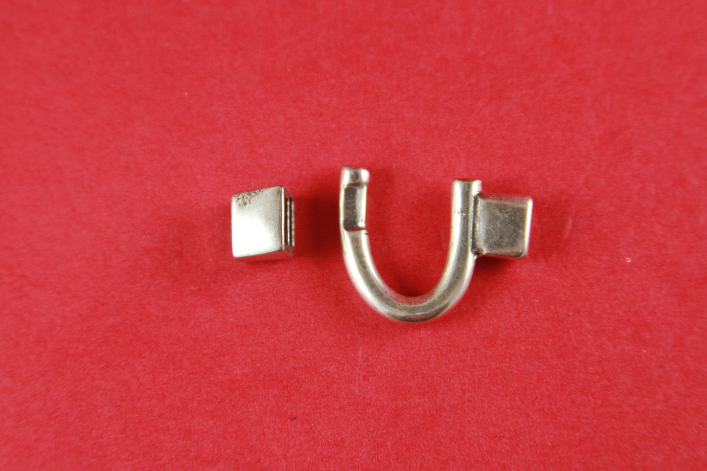 FC0193>>MADE IN EUROPE zamak U clasp, horse shoe clasp, horse shoe hook, zamak hook clasp, flat cord hook, 5mm cord U hook (7471) Qty 1set