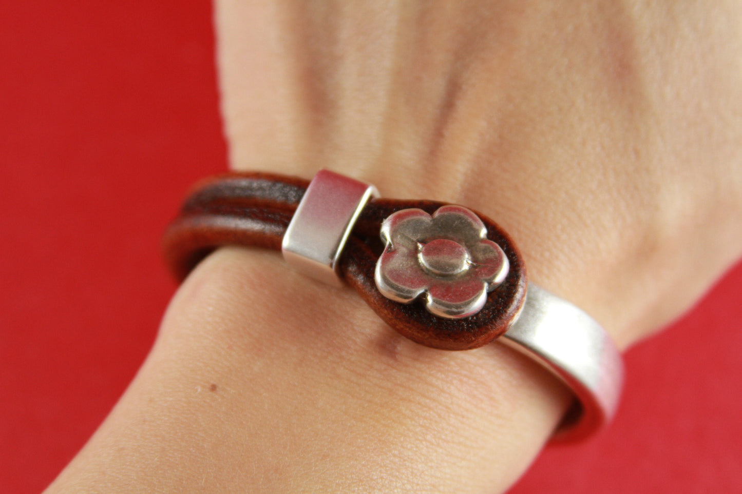 B0007>> zamak flower half bracelet, zamak half cuff, flower half bracelet finding for 5mm round cord
