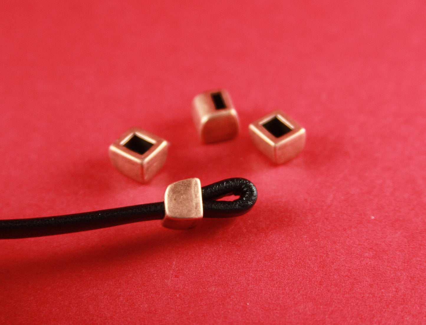 FS0093>>MADE in EUROPE 4 flat cord holders, 5mm flat cord loop maker cord end caps Qty4