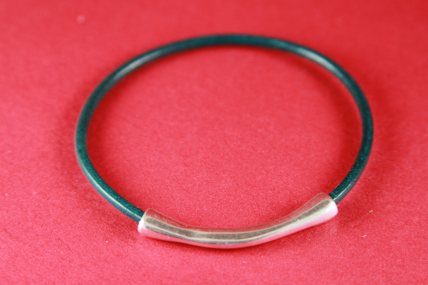 RS0101>>MADE IN EUROPE  zamak connector for 3,5mm cord, hammered zamak tube-connector, 3.5mm leather cord connector( 7338)Qty1