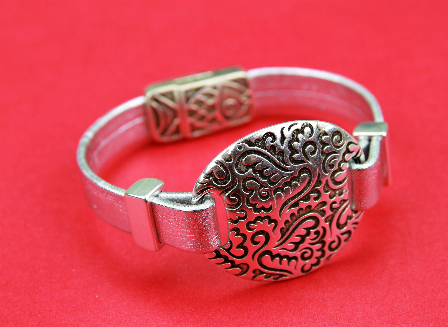 C0022>>MADE in EUROPE zamak engraved connector, 10mm cord connector, flat 10mm leather cord connector Qty 1