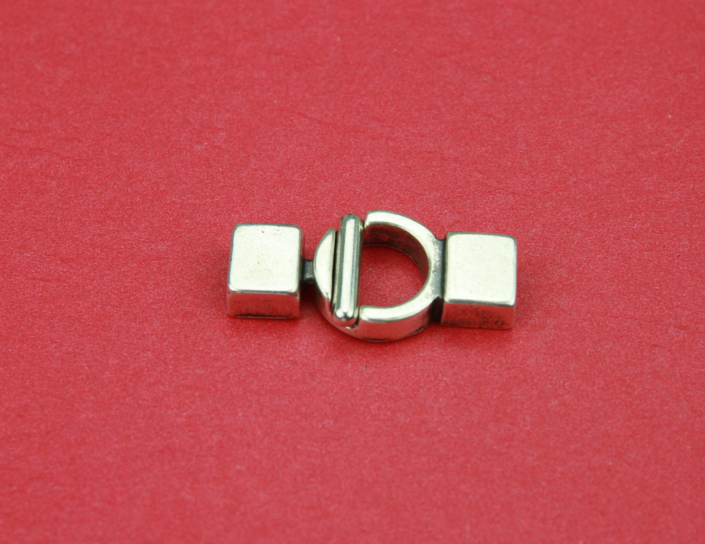 FC0120>>MADE in EUROPE  zamak toggle clasp, flat cord toggle clasp, bracelet toggle clasp, 6mm flat cord clasp (6944) Qty1