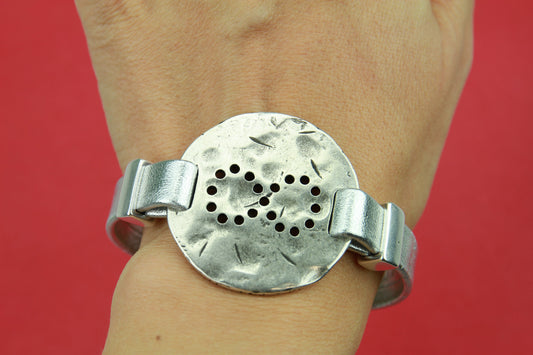 C0035>>MADE in EUROPE zamak hammered connector, infinity hammered connector, silver zamak connector Qty1