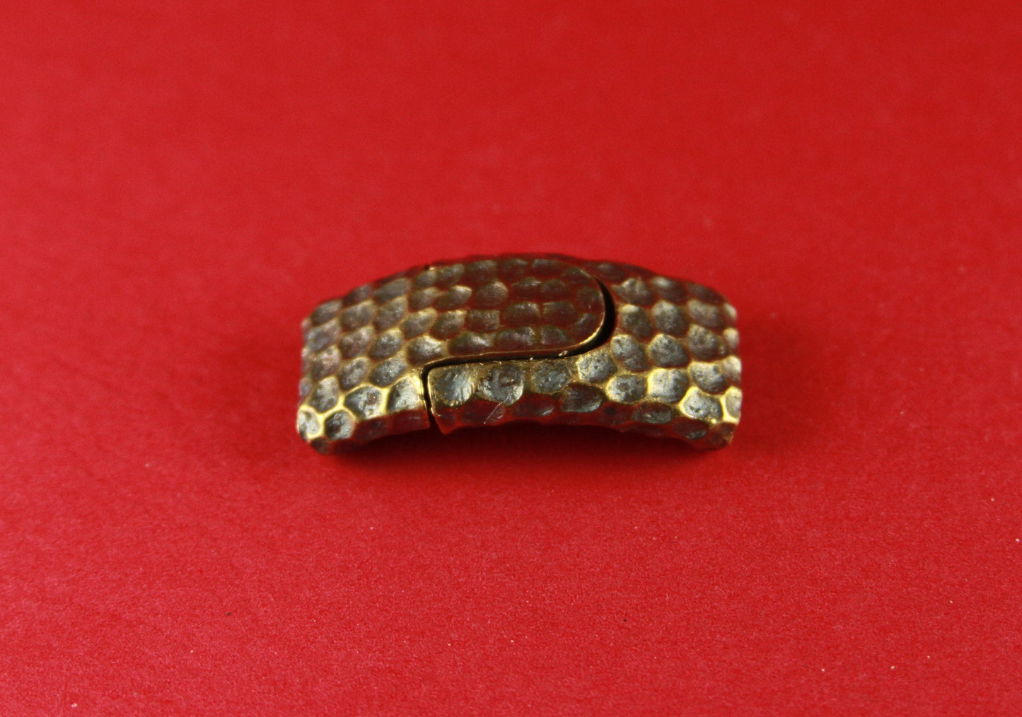 FC0191>> MADE IN EUROPE zamak magnetic clasp, flat cord clasp, 10mm hammered clasp, strong clasp,  (XM6031) qty 1