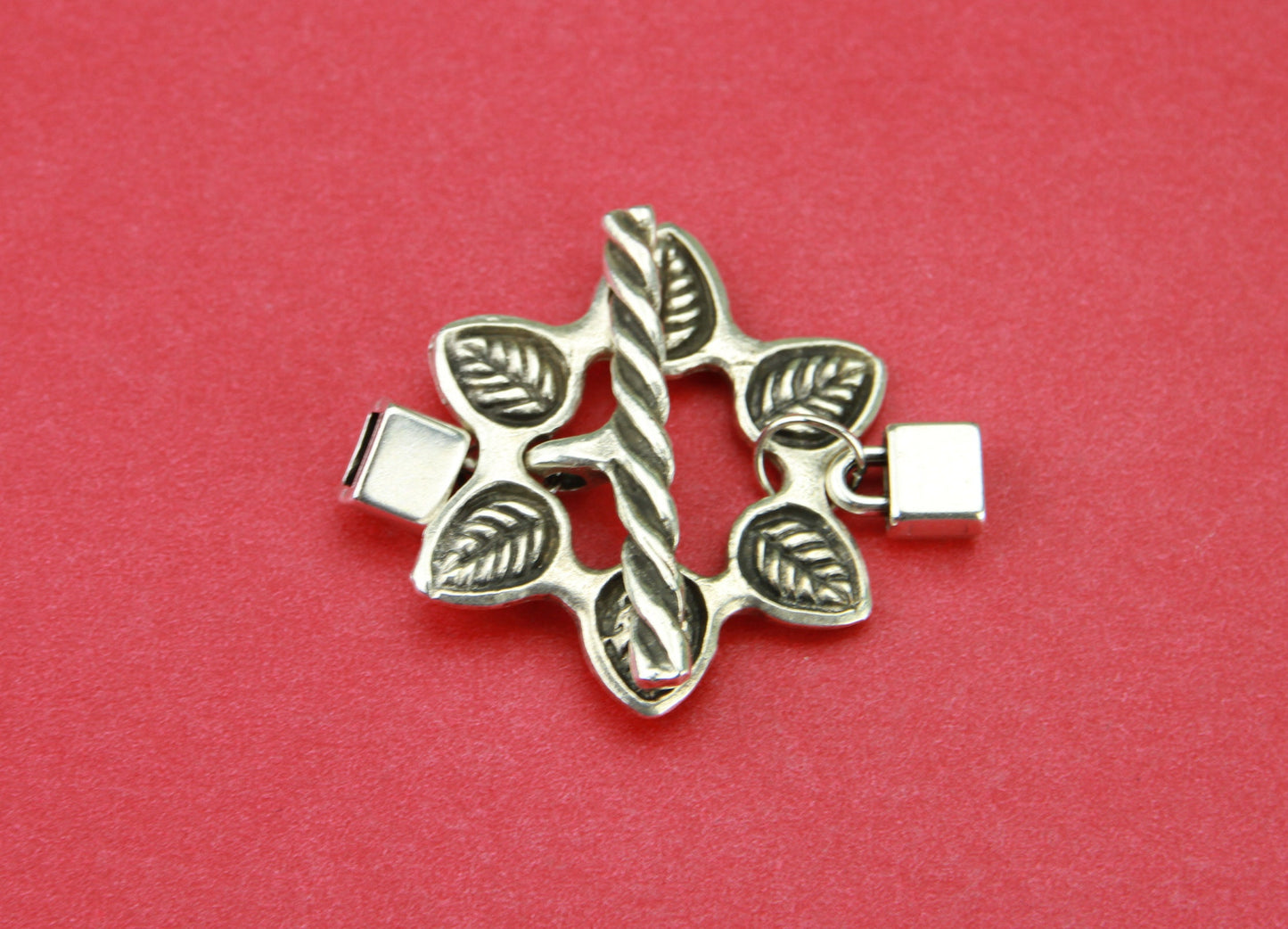 FC0200>>MADE in EUROPE zamak flat toggle clasp, 5mm flat cord flower toggle clasp, 5mm flat cord clasp (X5454/05) Qty1