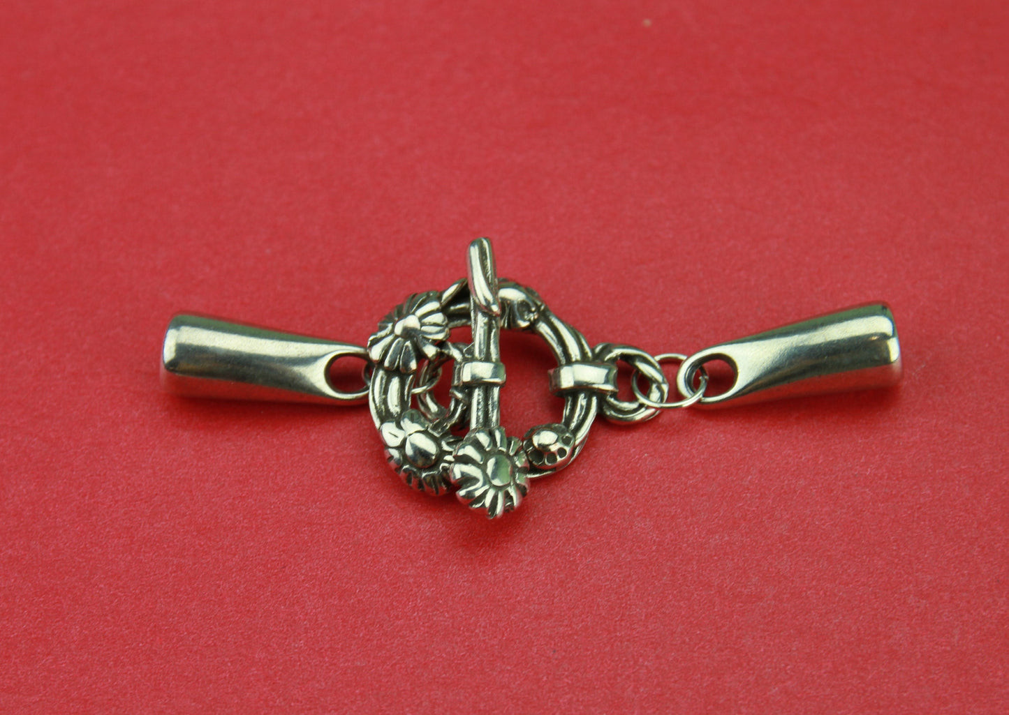RC0025>>MADE in EUROPE zamak toggle clasp with 5mm round cord ends, 5mm cord clasp, bracelet zamak floral toggle clasp(7311) Qty1set