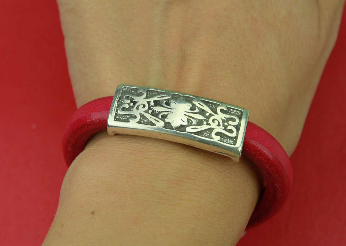 LS0010>>MADE in EUROPE zamak engraved tube slider, zamak floral tube for licorice cord Qty1