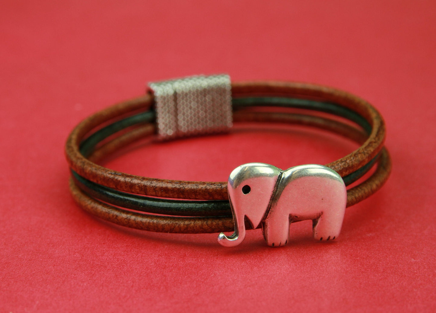 FS0122>>MADE in EUROPE 2 zamak elephant sliders, zamak sliders for round or flat leather cord Qty2