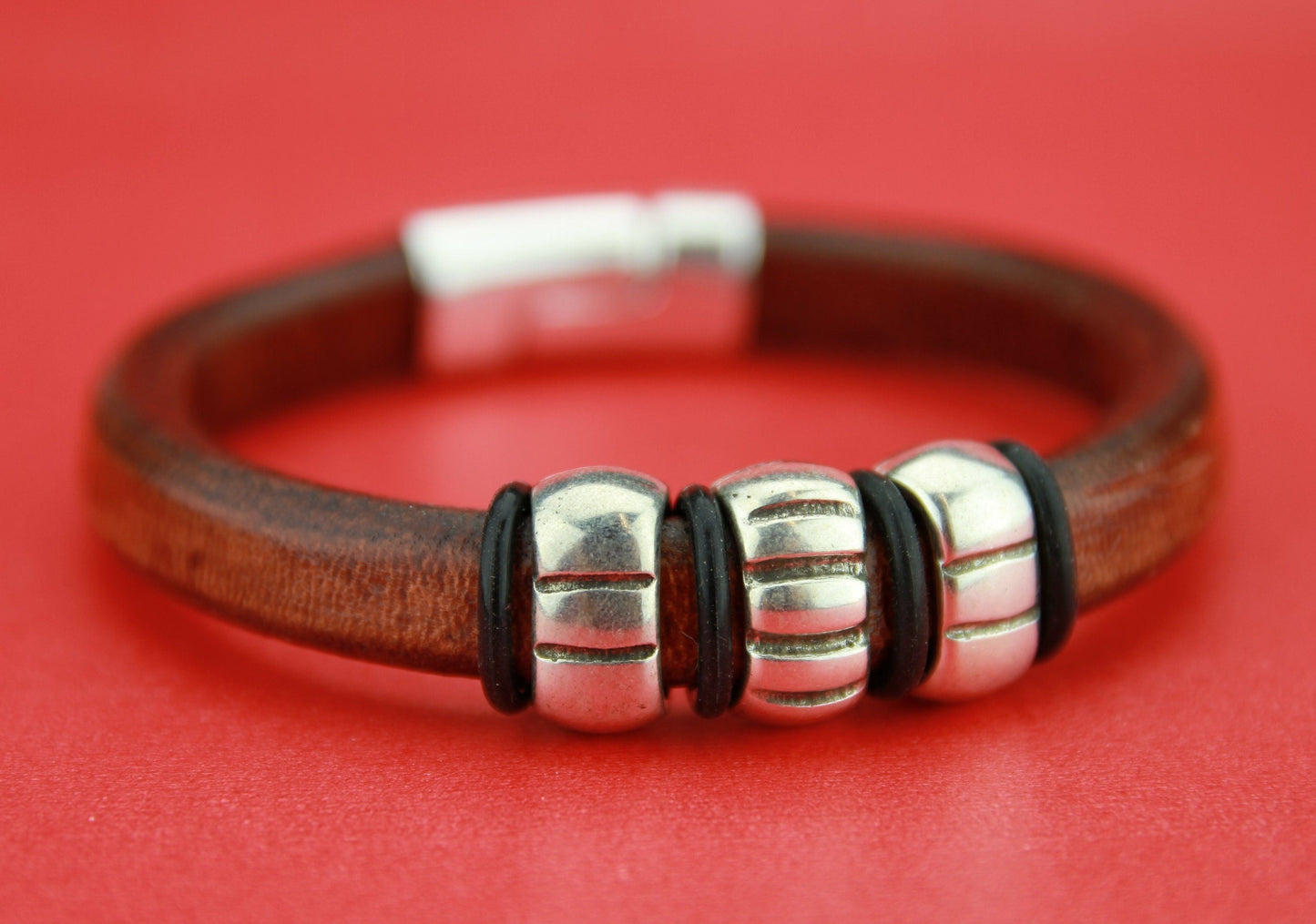 LS0069>>MADE IN EUROPE 2 zamak ring sliders, licorice ring slider, silver ring sliders Qty2