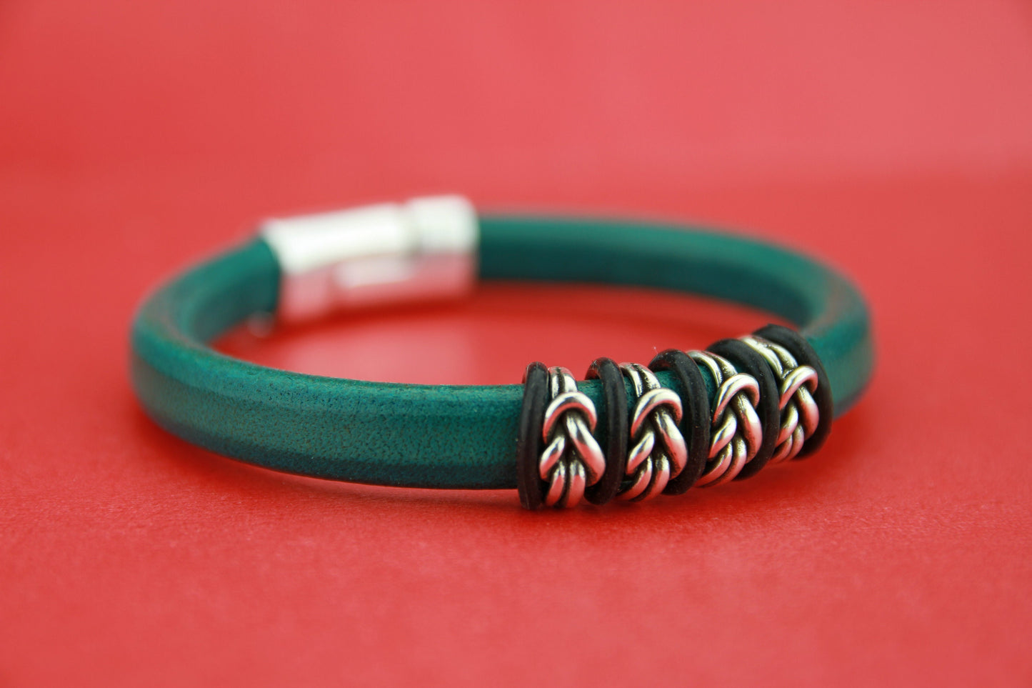 LS0064>>MADE IN EUROPE 4 licorice knot sliders, zamak knot sliders for licorice cord, Qty4