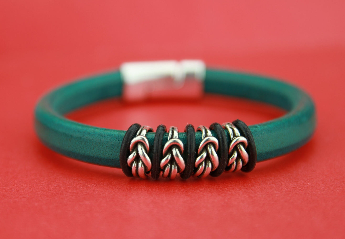 LS0064>>MADE IN EUROPE 4 licorice knot sliders, zamak knot sliders for licorice cord, Qty4