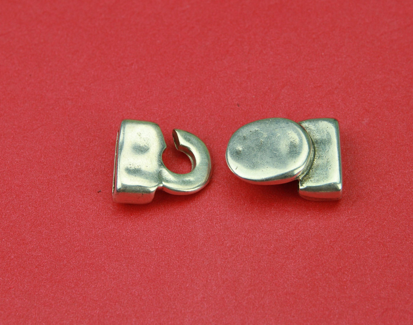 FC0106>> MADE IN EUROPE flat hammered zamak clasp, zamak 15mm clasp, 15mm flat cord button clasp (6744)Qty1