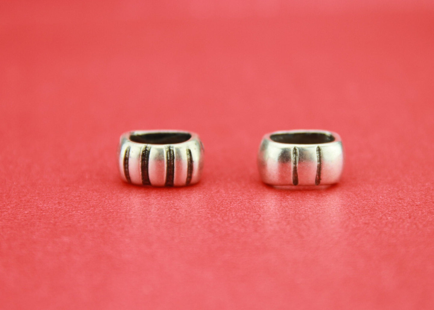 LS0069>>MADE IN EUROPE 2 zamak ring sliders, licorice ring slider, silver ring sliders Qty2