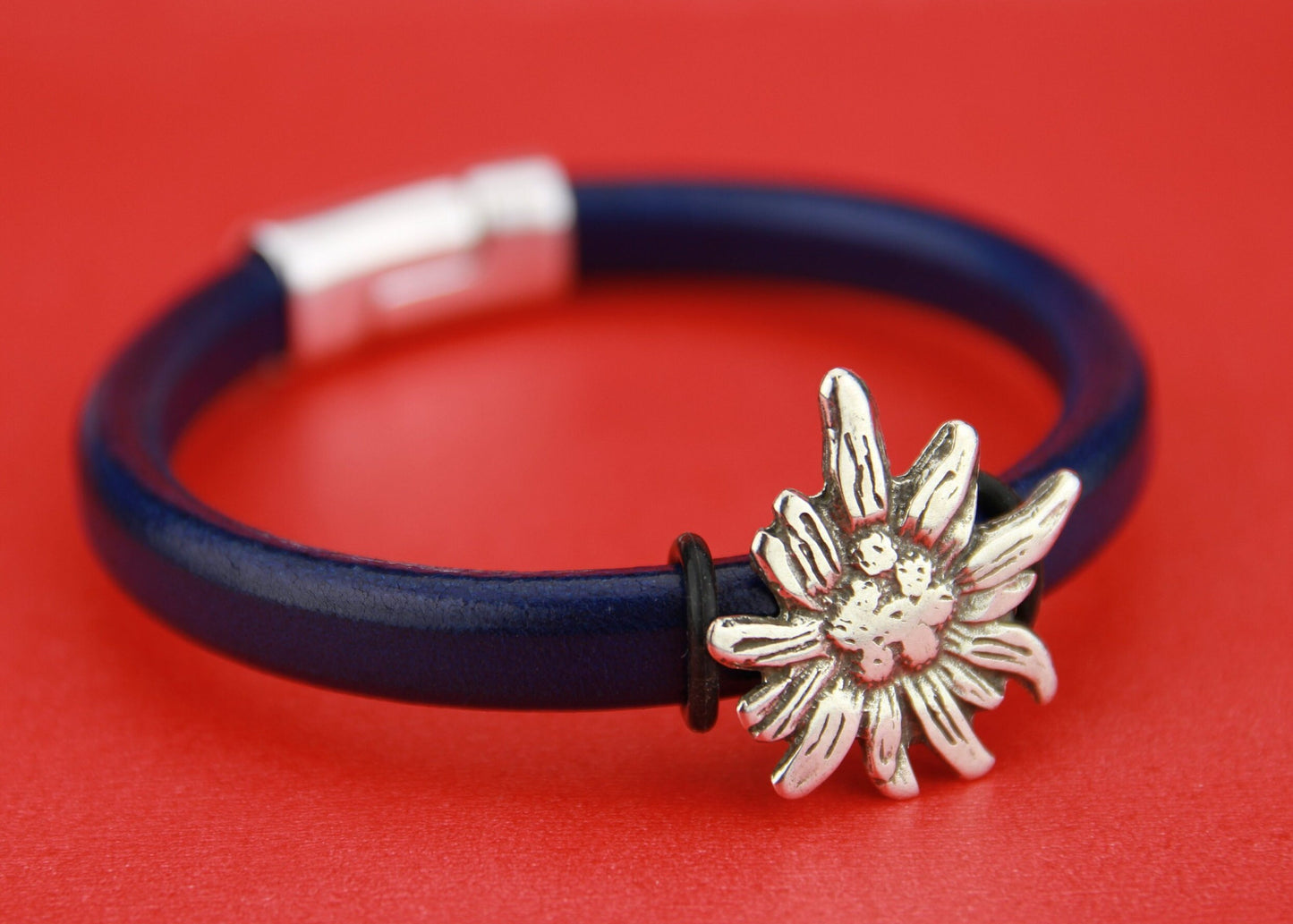 LS0062>>MADE IN EUROPE 2 zamak flower sliders, licorice flower slider, Licorice edelweiss slider, silver flower sliders(6796/R) Qty2
