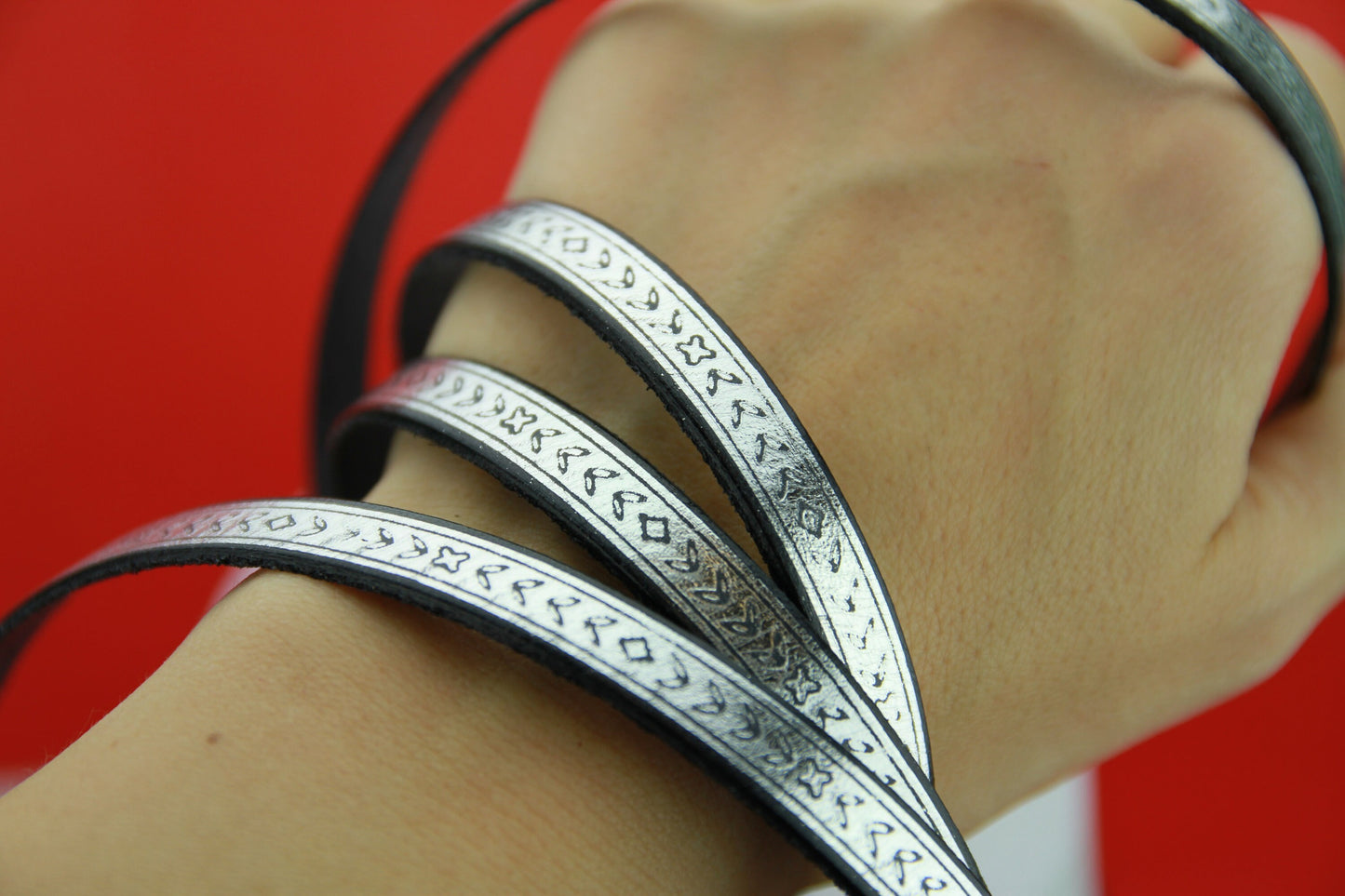 MADE in SPAIN 24" flat leather cord, silver engraved leather cord with pattern (493/10)
