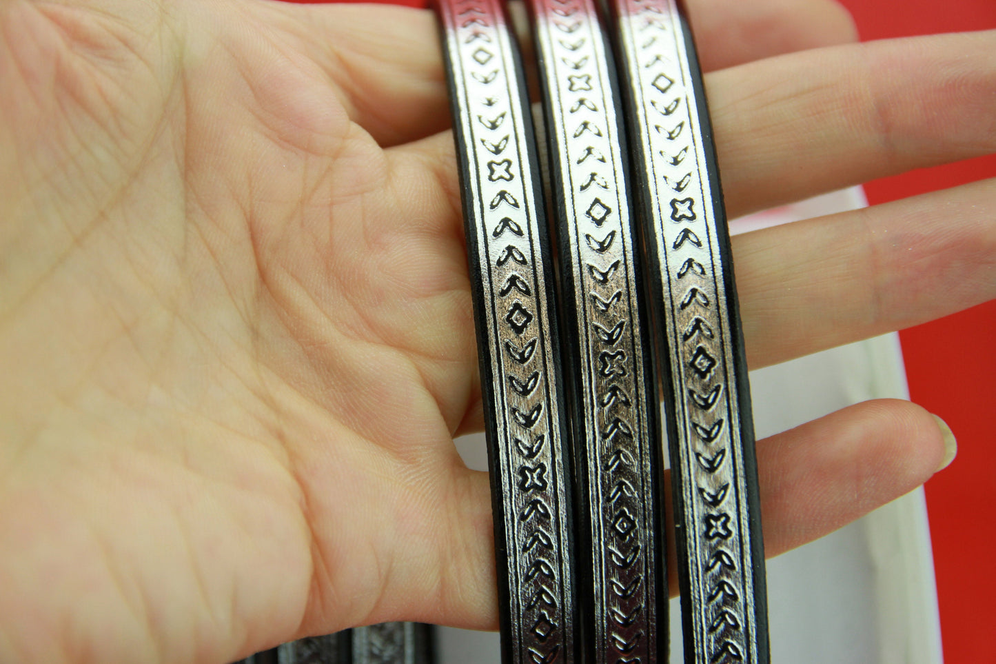 MADE in SPAIN 24" flat leather cord, silver engraved leather cord with pattern (493/10)