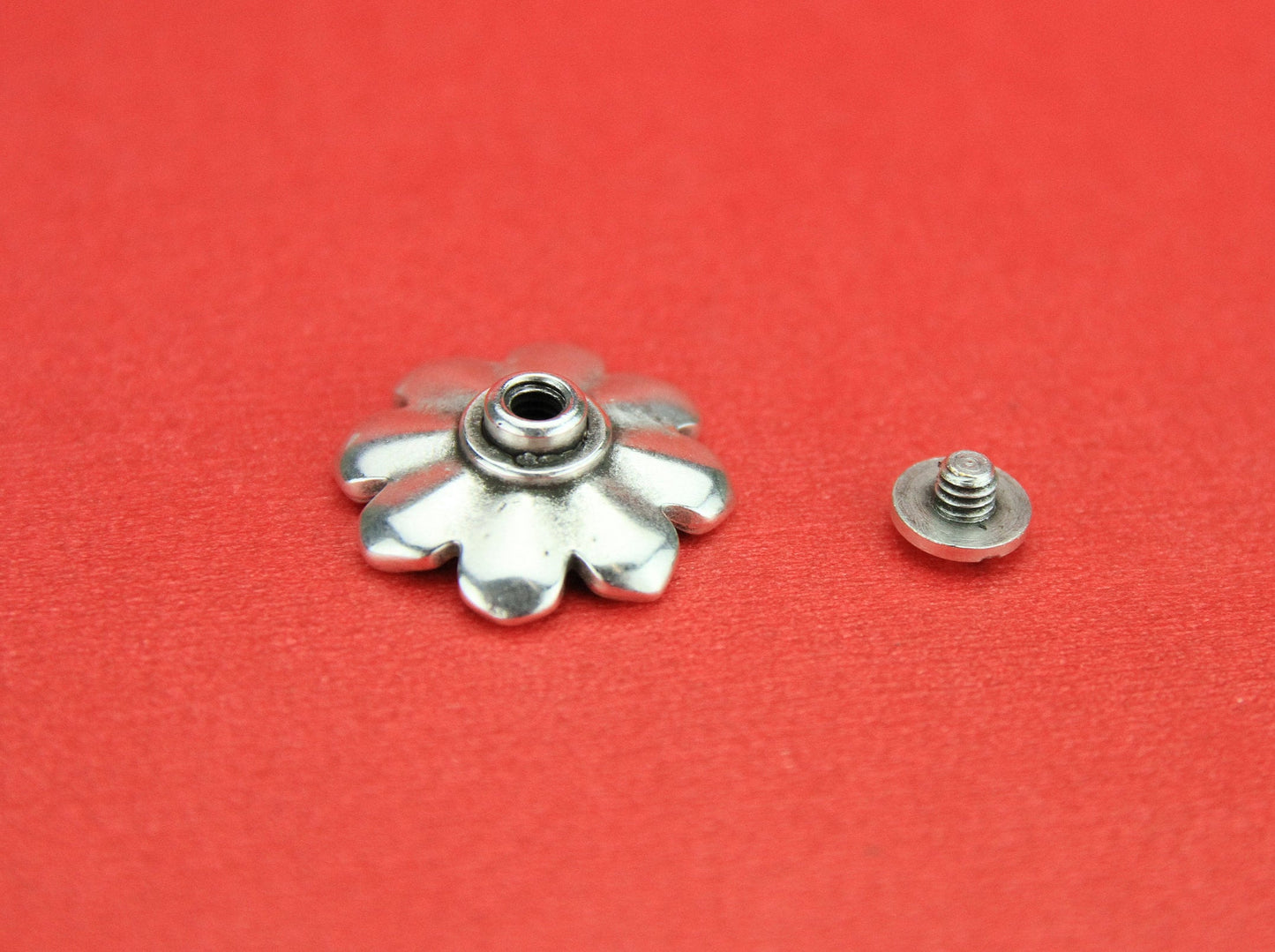 12/3 MADE in EUROPE leather cord flower screw set, lotus screw set (PF9491)