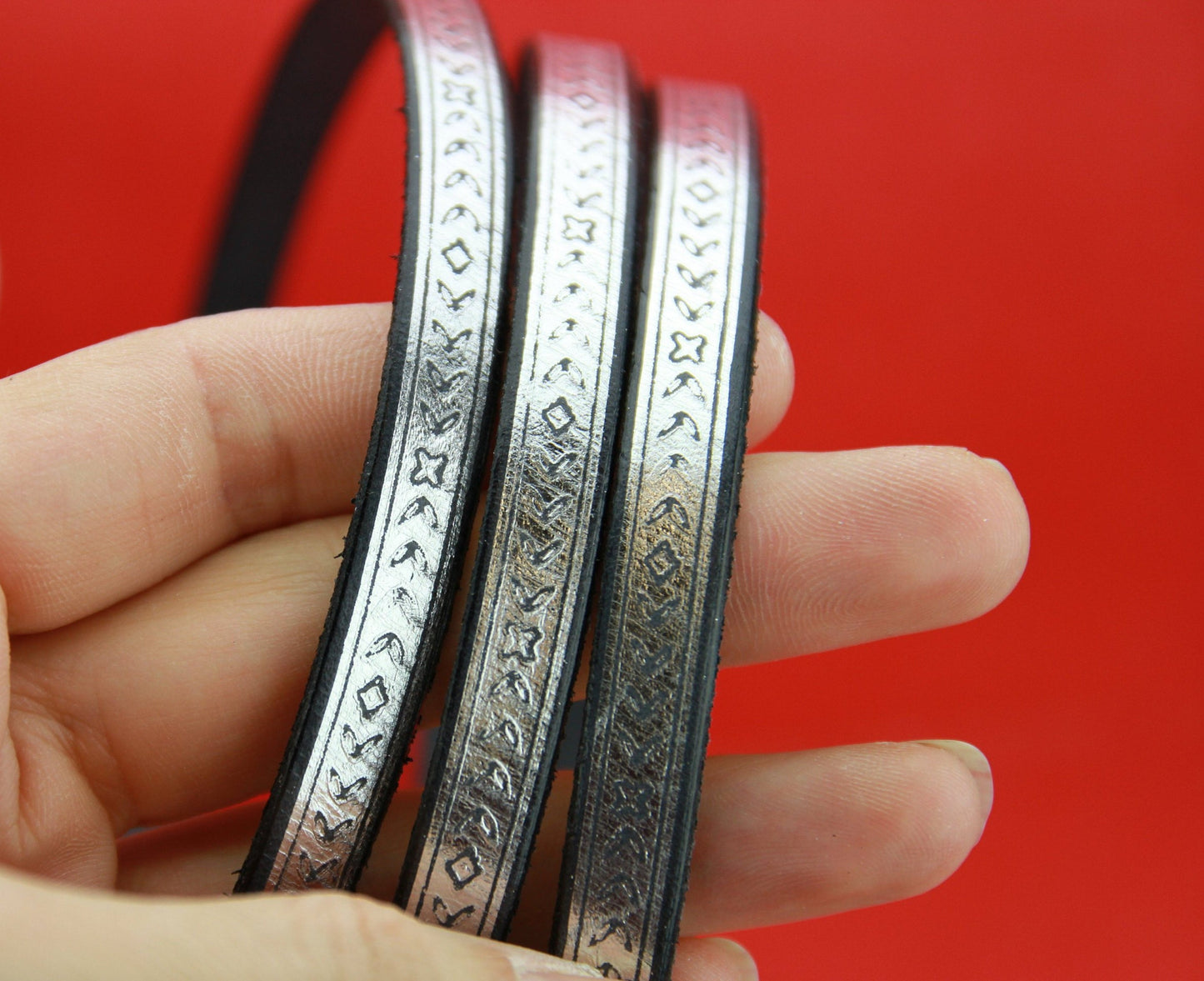 MADE in SPAIN 24" flat leather cord, silver engraved leather cord with pattern (493/10)