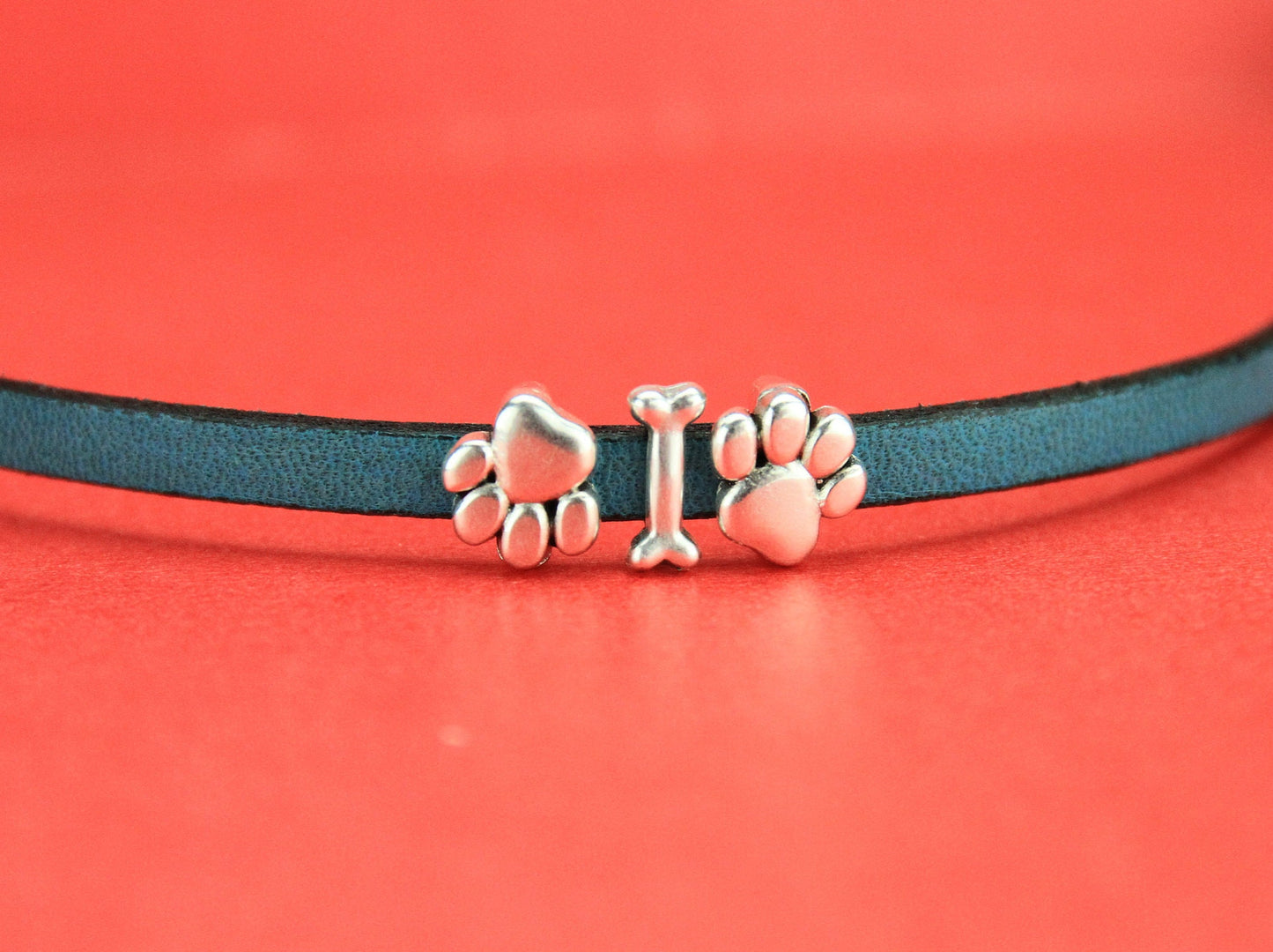 FS0026>>MADE in EUROPE 4 zamak paw print sliders for 5mm flat cord, flat 5mm cord slider, zamak paw sliders qty4