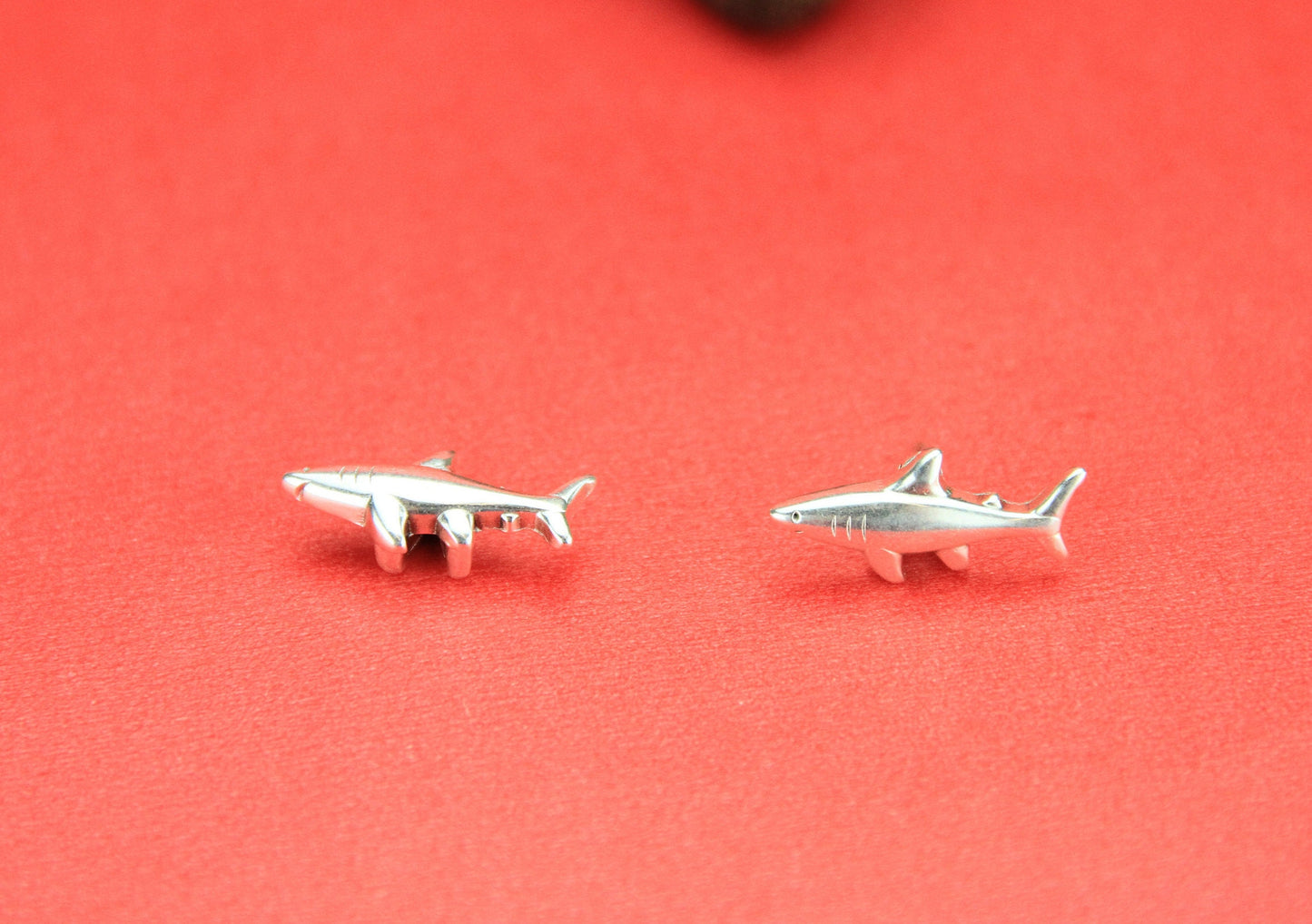 FS0125>>MADE in EUROPE 2 tiny shark sliders, 5mm flat cord slider, flat cord zamak shark sliders Qty2