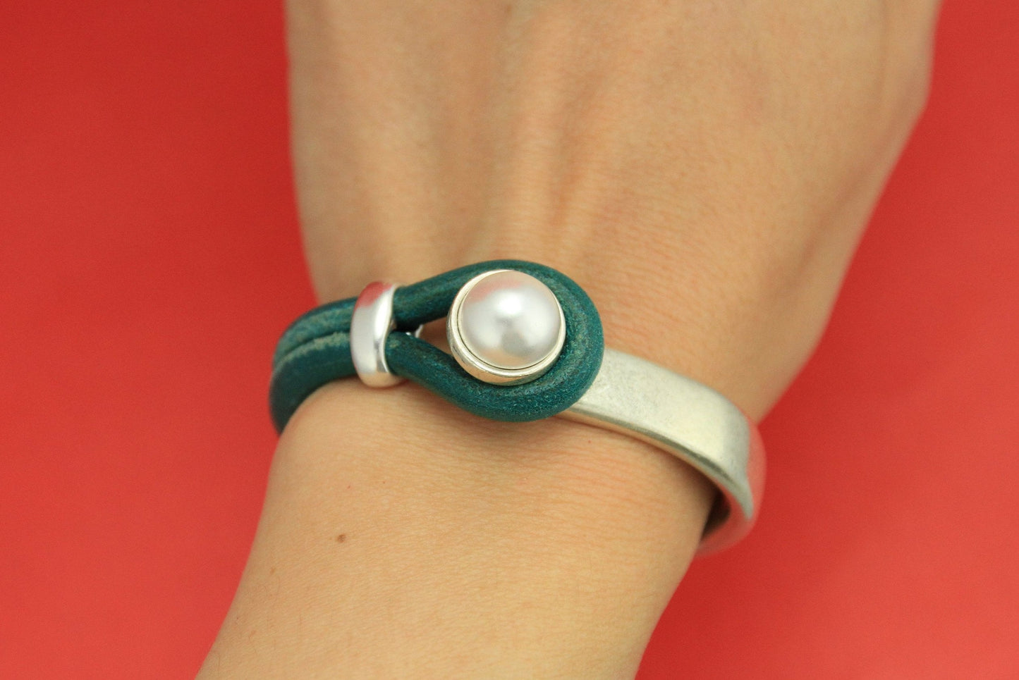B0072>>Pearl cabochon zamak half bracelet with slider, zamak half bracelet for flat or round cord by choice
