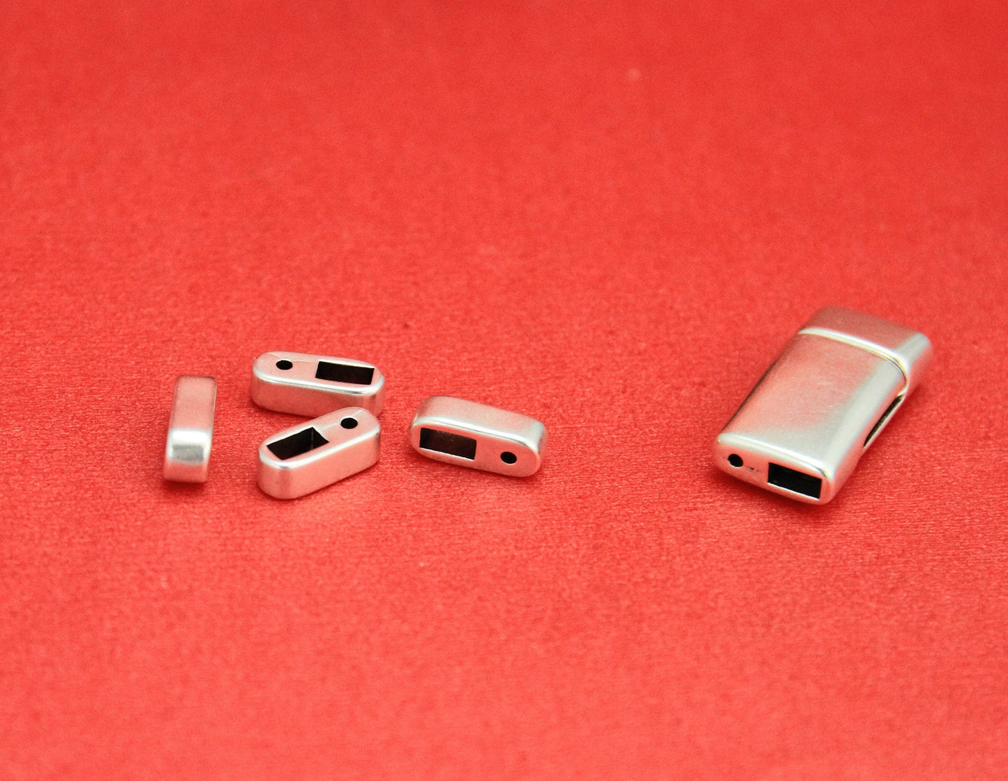 FS0352>> MADE in EUROPE 4 zamak sliders for 5mm cord and 1mm round cord, zamak strand separator  qty4