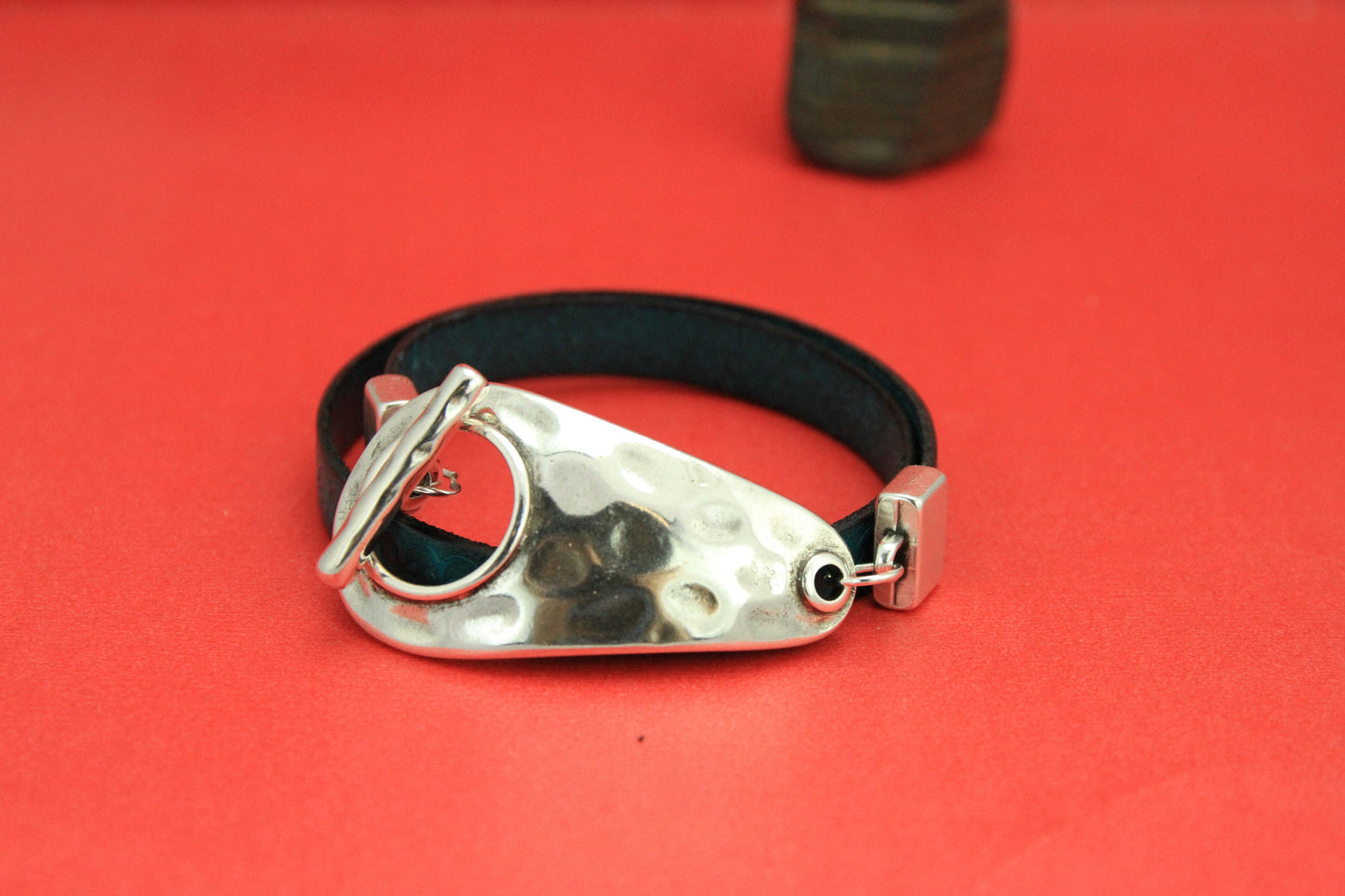 FC0305>>MADE in EUROPE zamak 10mm flat cord clasp, hammered toggle clasp, zamak 10mm clasp,  (5748/04)Qty1