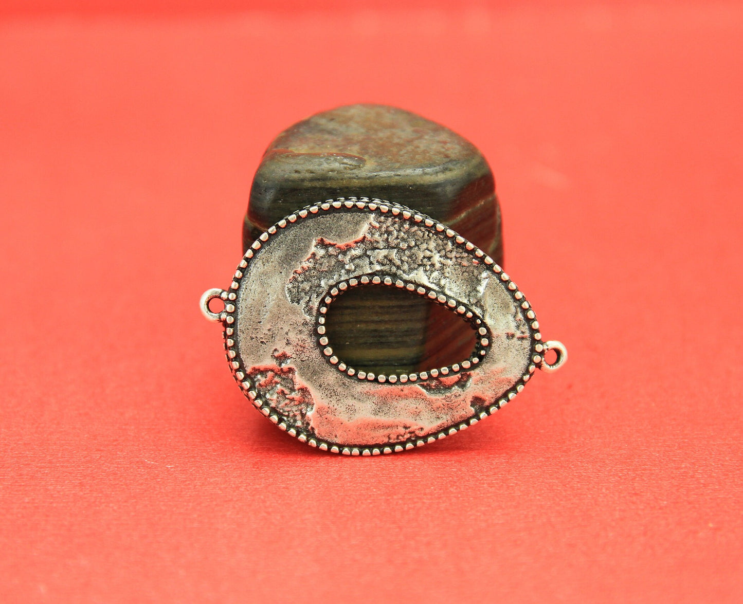 C0129>> MADE in EUROPE zamak hammered donut connector (EN0027S) qty1